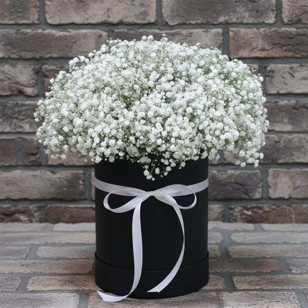 Цветочная композиция из Гипсофила в шляпной коробке в Костино