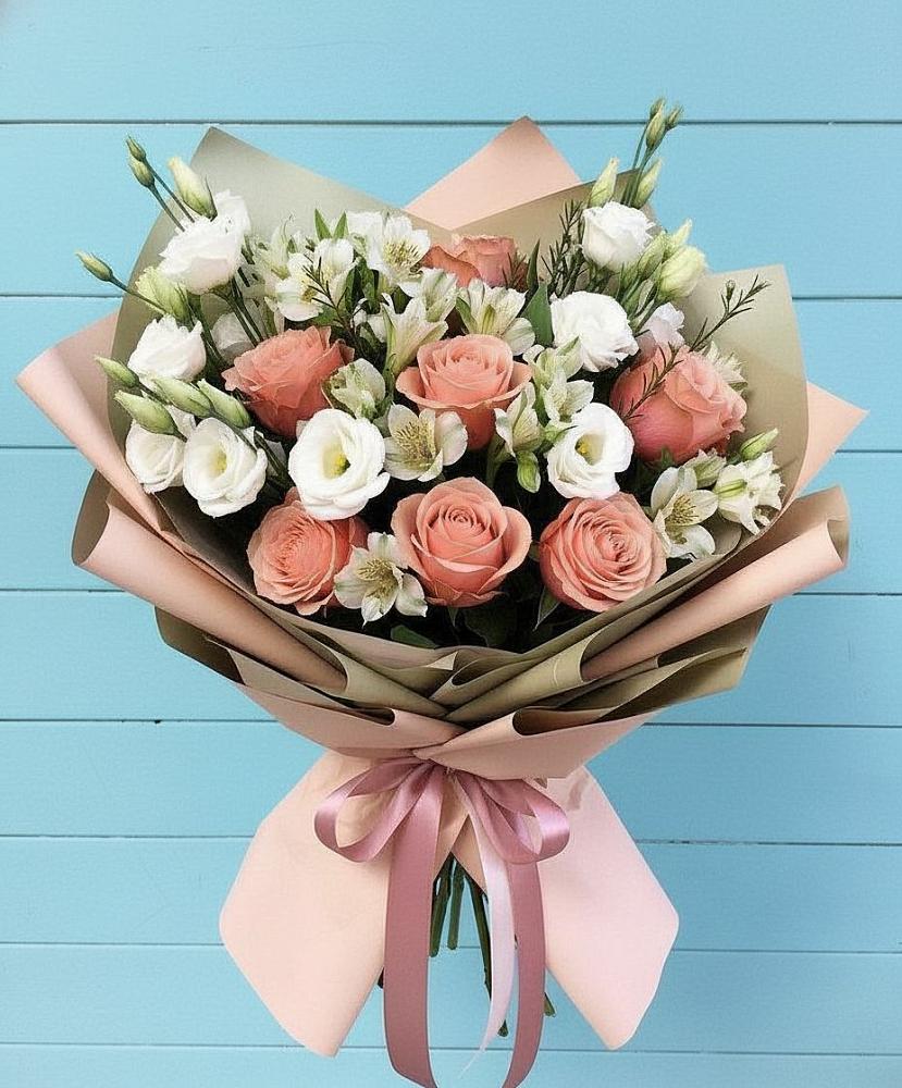 Букет цветов из: Розы, Альстромерии и Лизиантусы в Костино