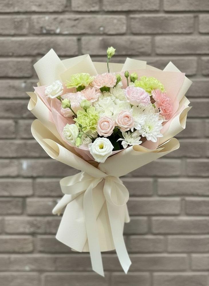 Букет цветов из: Гвоздики, Розы, Лизиантусы и Хризантемы в Костино