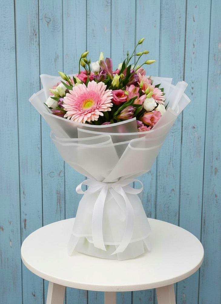 Букет цветов из: Герберы, Альстромерии и Лизиантусы в Костино