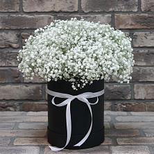 Цветочная композиция из Гипсофила в шляпной коробке в Костино