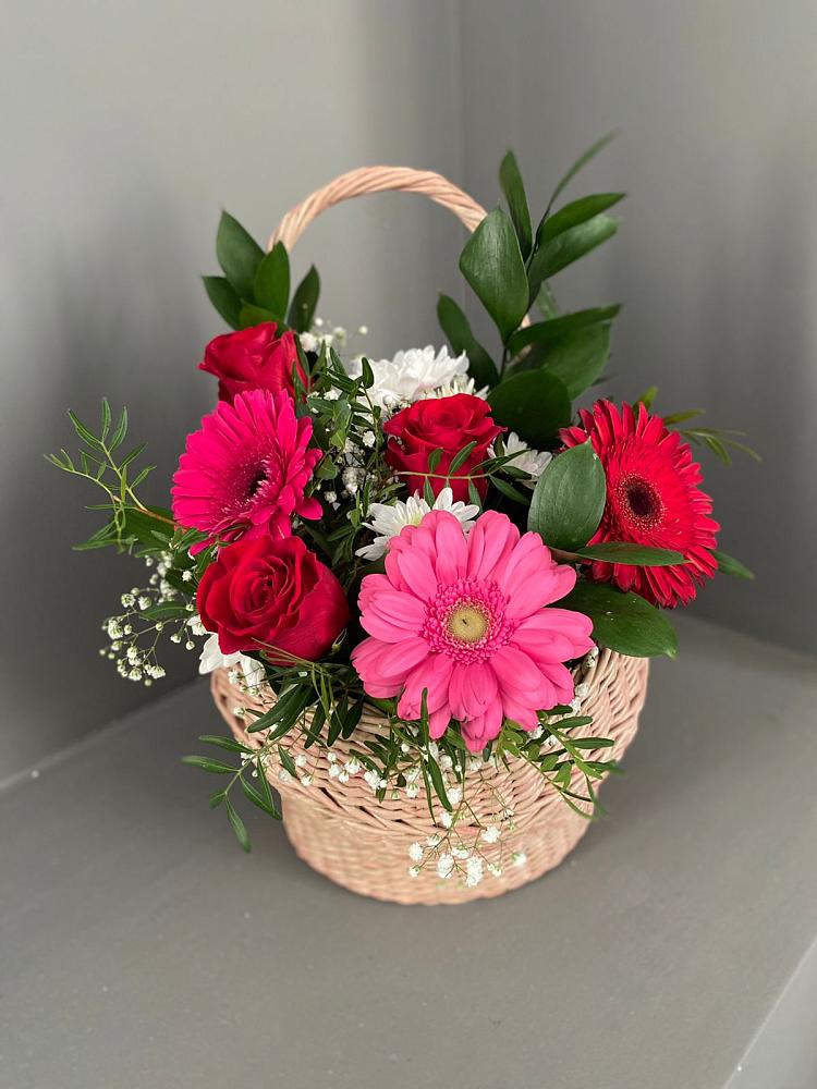 Цветочная композиция из Розы, Хризантемы и Герберы в корзине в Костино