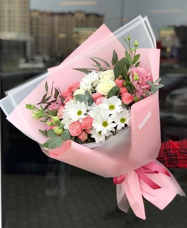 Букет цветов из: Розы, Лизиантусы и Хризантемы в Костино