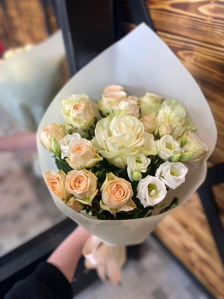 Букет цветов из: Розы и Лизиантусы в Костино